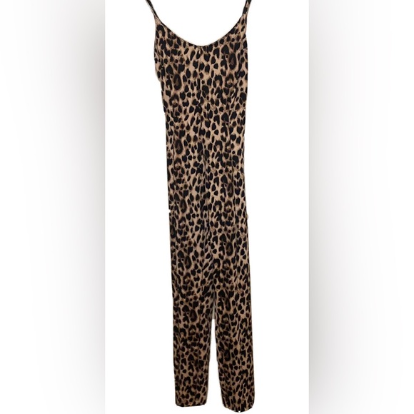 NWT Victoria’s secrets leopard print jumpsuit, size medium - Picture 6 of 9